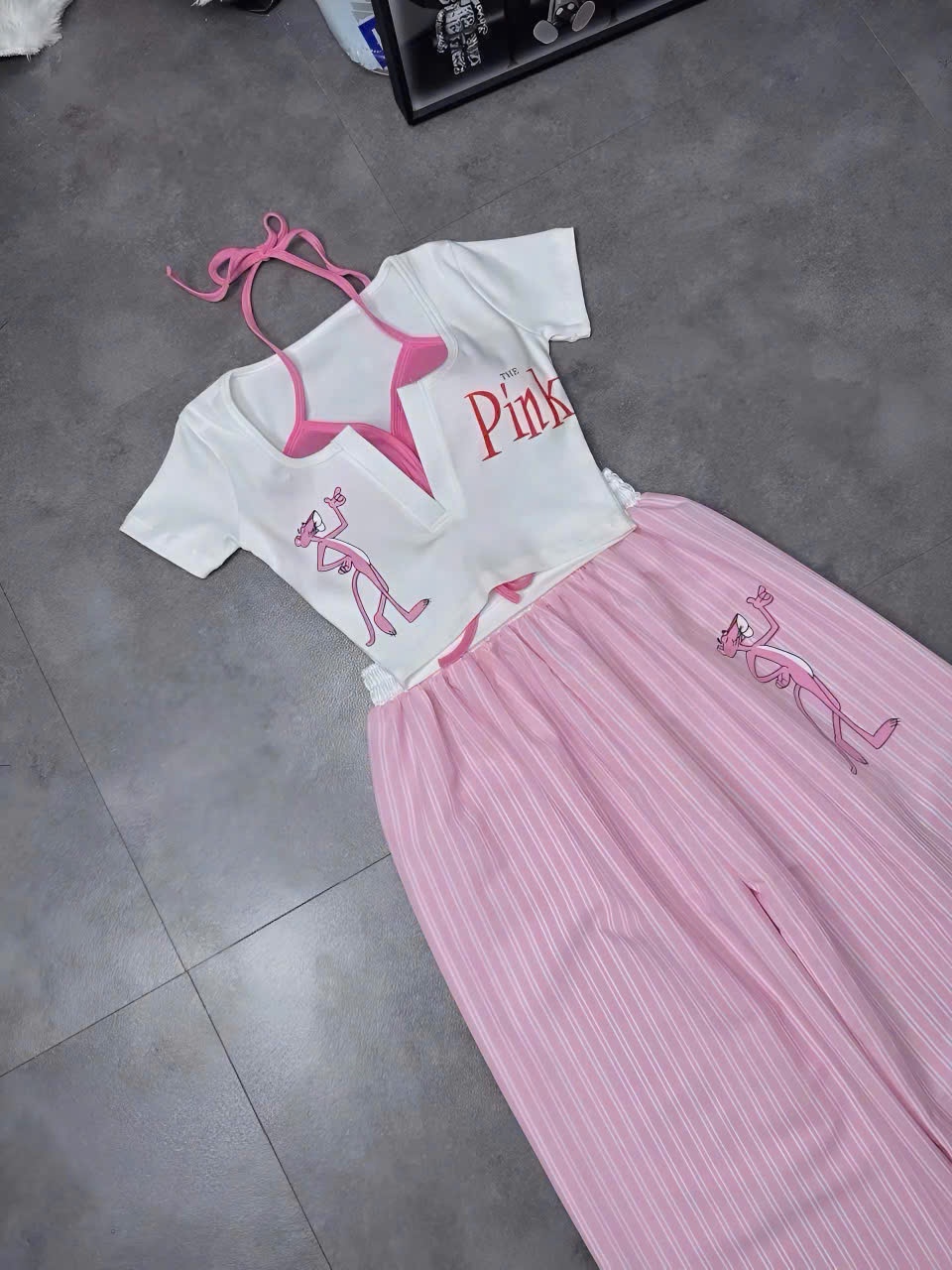 Sét đồ nữ 3 món quần dài sọc áo thun in báo PINK kèm áo bra chất liệu mềm mại và thoải mái