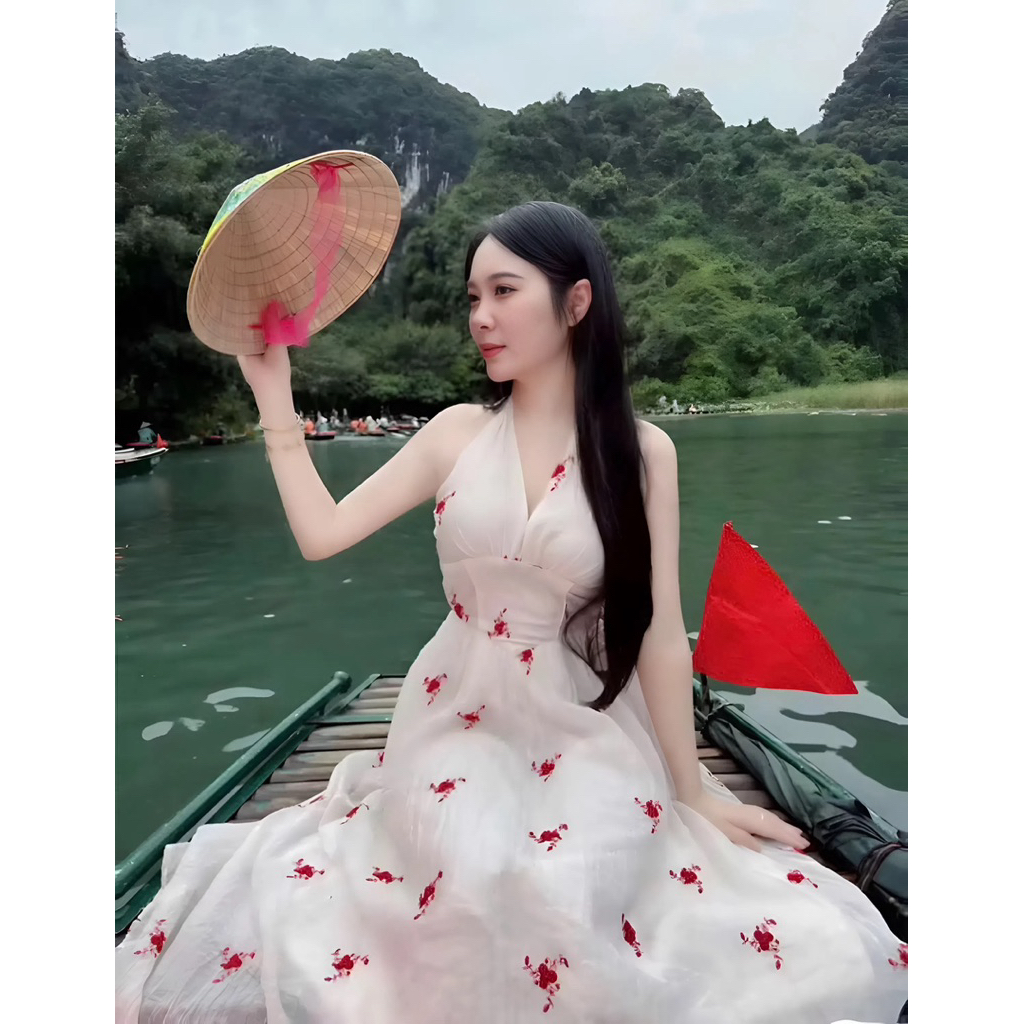 Đầm maxi đi biển thiết kế cổ yếm dài dáng xòe, đầm dạo phốt chất tơ hoa