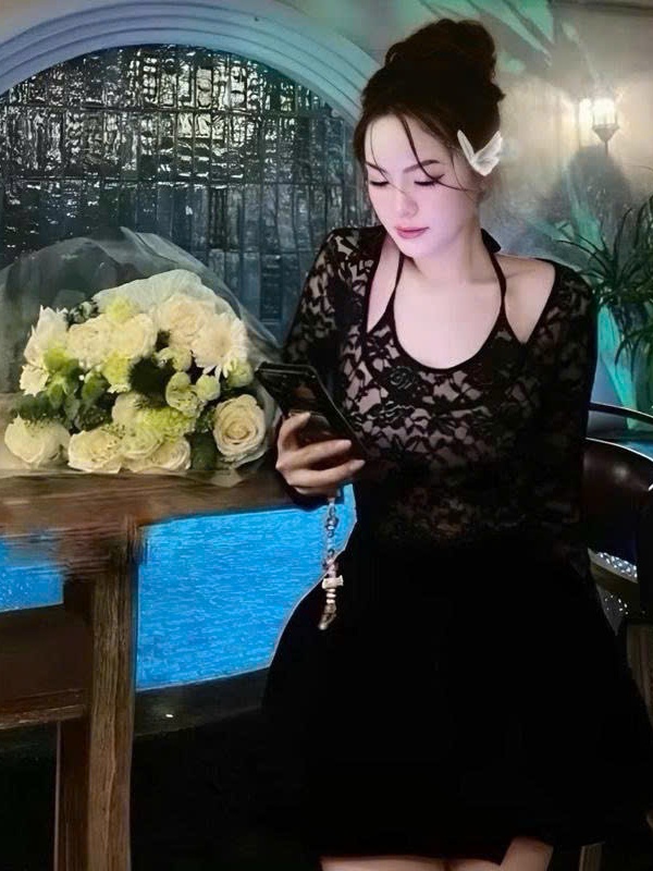 Sét đồ nữ hotrend áo ren cổ yếm tay dài chân váy dáng xoè