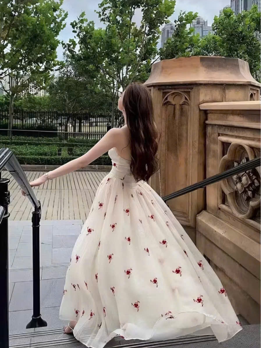 Đầm maxi đi biển thiết kế cổ yếm dài dáng xòe, đầm dạo phốt chất tơ hoa