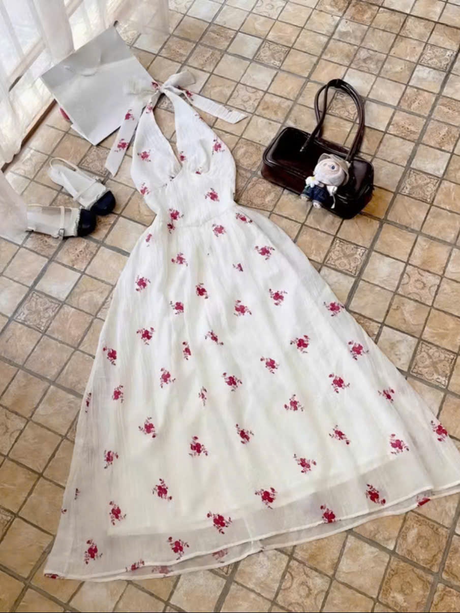 Đầm maxi đi biển thiết kế cổ yếm dài dáng xòe, đầm dạo phốt chất tơ hoa