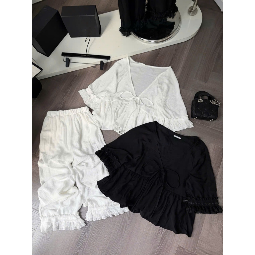 Set bộ đũi tơ phối ren tiểu thư, bộ quần dài áo cổ V bèo nhún cao cấp Hum Fashion