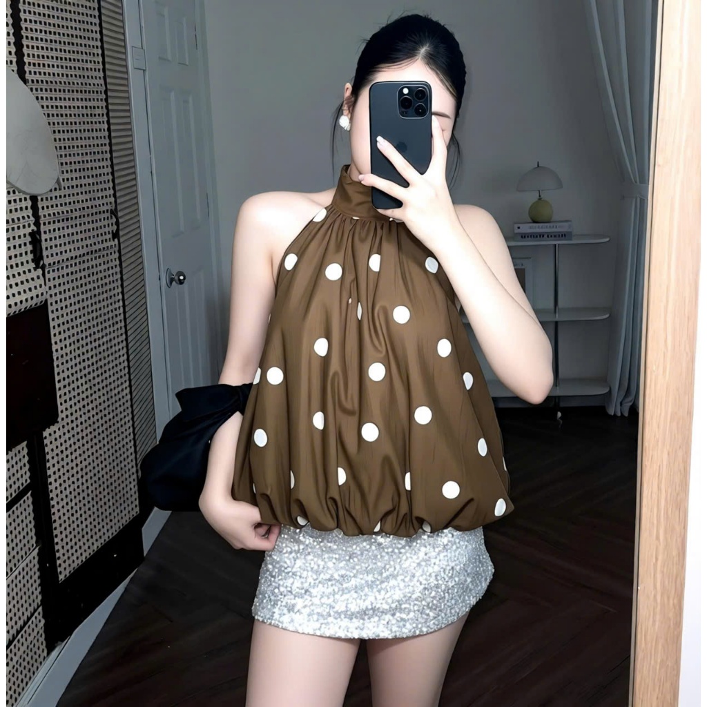 Áo Yếm Lụa Satin Cổ Yếm Dáng Bí Chấm Bi Có Nút Ngọc Gài Sau Lưng Phong Cách Hiện Đại