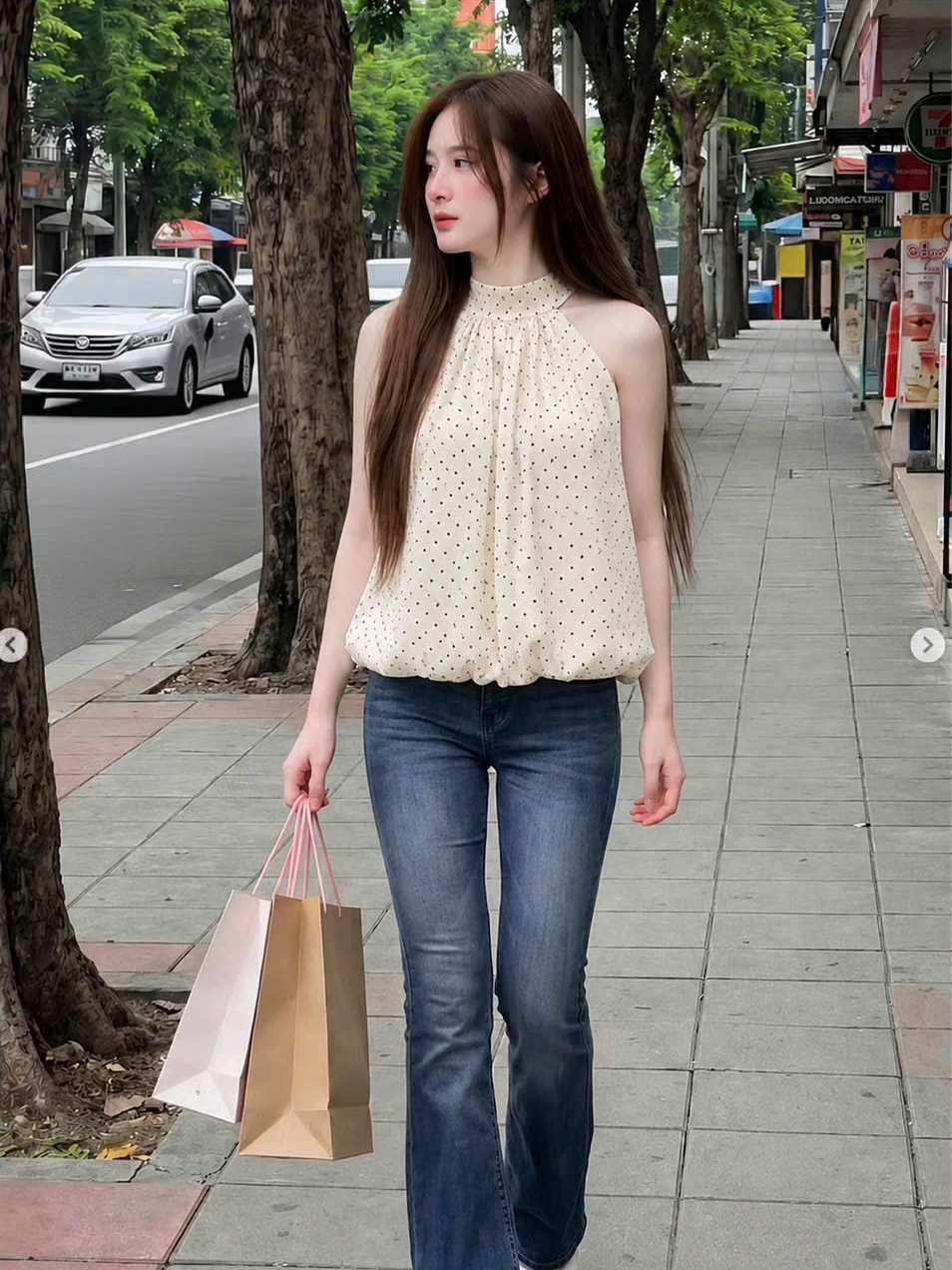 Áo Yếm Lụa Satin Cổ Yếm Dáng Bí Chấm Bi Có Nút Ngọc Gài Sau Lưng Phong Cách Hiện Đại