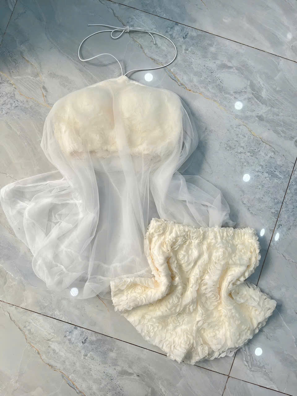 Sét đồ nữ hotrend áo yếm ren hoa hồng phối lưới mix quần short thời trang hiện đại