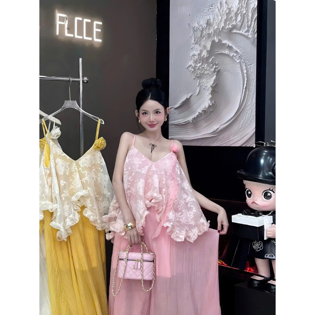 Váy đi biển hoạ tiết hoa nổi chất tơ lụa, váy đi biển bồng bềnh phong cách tiểu thư