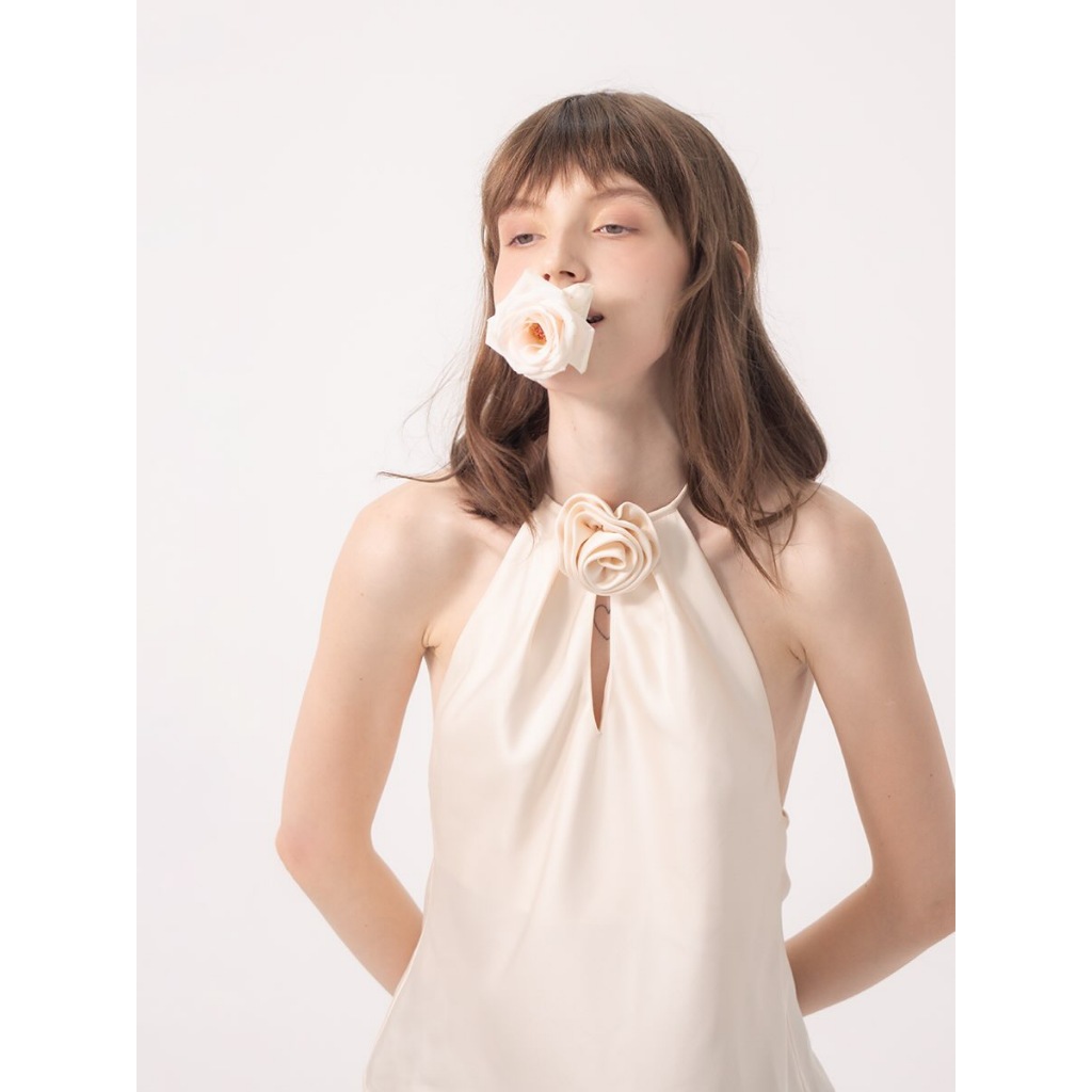 Áo lụa cổ yếm đính hoa hồng, áo yếm lụa cổ hoa HUM FASHION