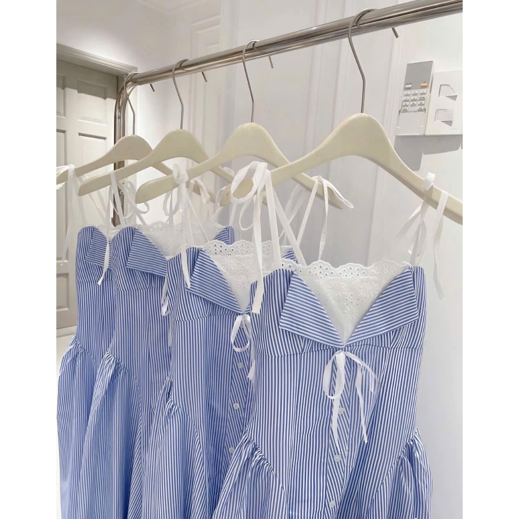 Váy 2 dây dáng dài kẻ, đầm maxi xanh phối ren ngực thắt nơ tiểu thư đi biển du lịch Hum Fashion