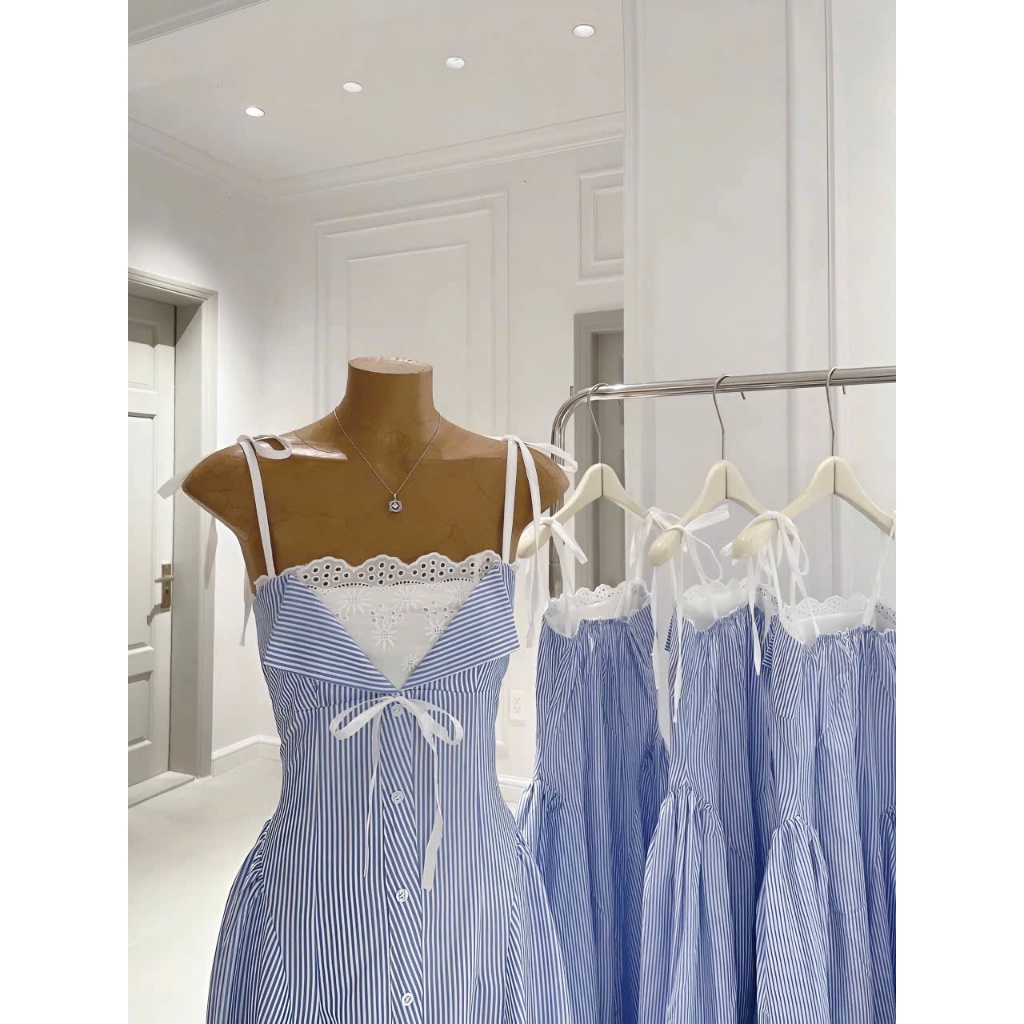 Váy 2 dây dáng dài kẻ, đầm maxi xanh phối ren ngực thắt nơ tiểu thư đi biển du lịch Hum Fashion