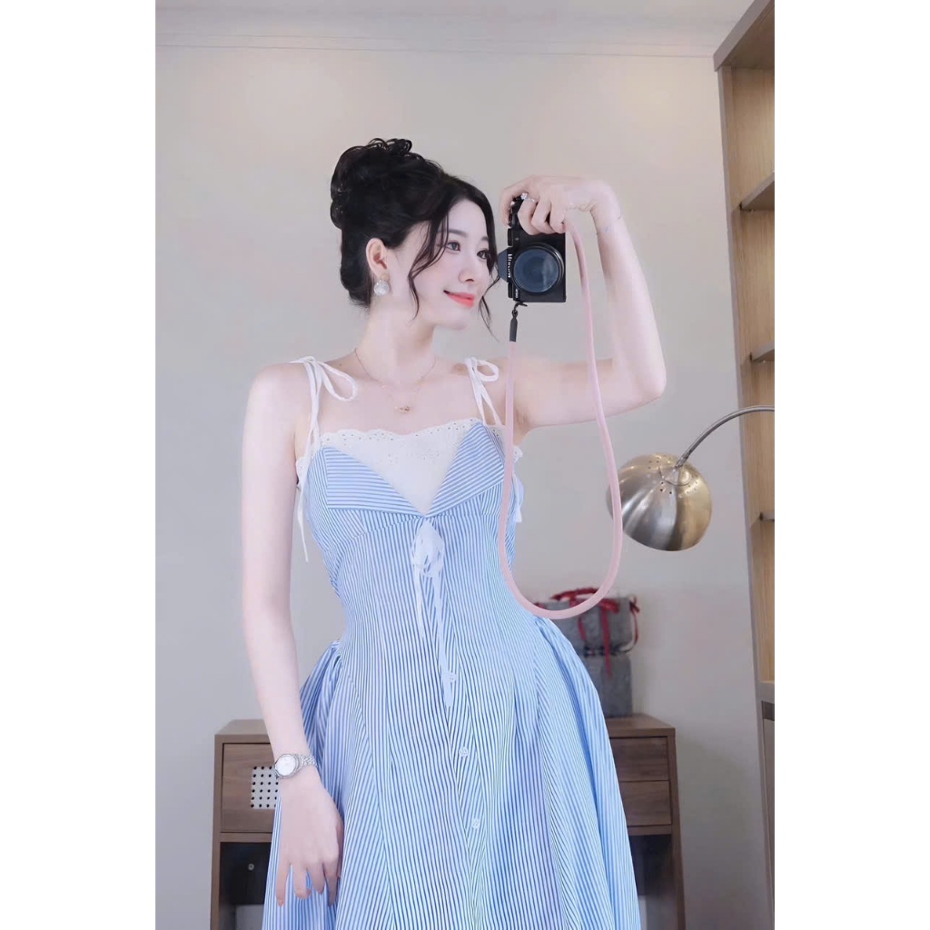 Váy 2 dây dáng dài kẻ, đầm maxi xanh phối ren ngực thắt nơ tiểu thư đi biển du lịch Hum Fashion