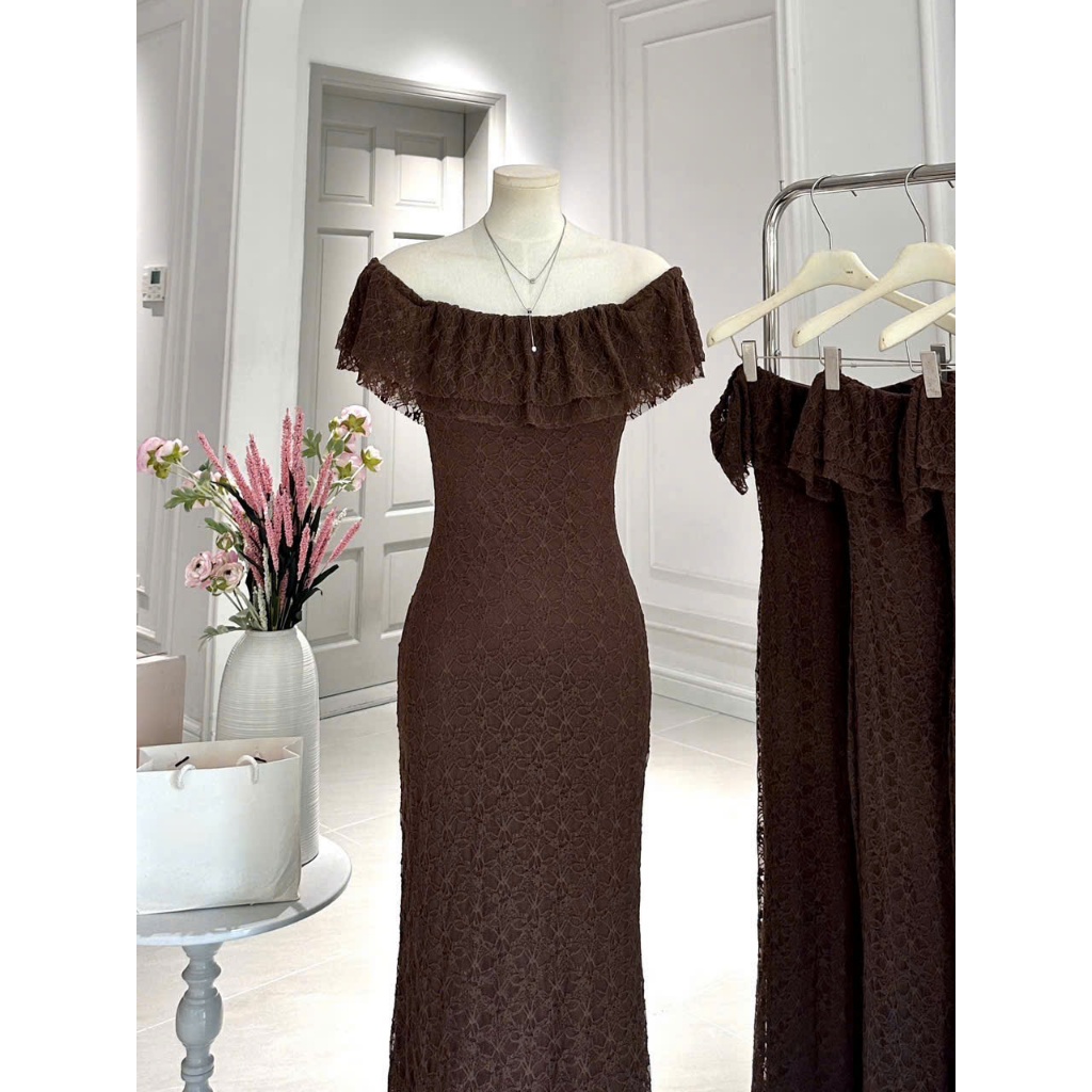 Váy ren nâu trễ vai dáng dài, váy trễ vai ôm body đi du lịch đi chơi Hum Fashion