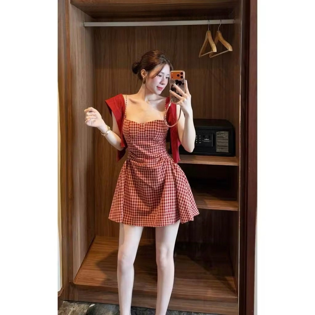 Set váy 2 dây caro đỏ dáng xòe kèm cardigan, set đầm hai dây kẻ caro đỏ phối áo khoác mỏng tiểu thư Hum Fashion