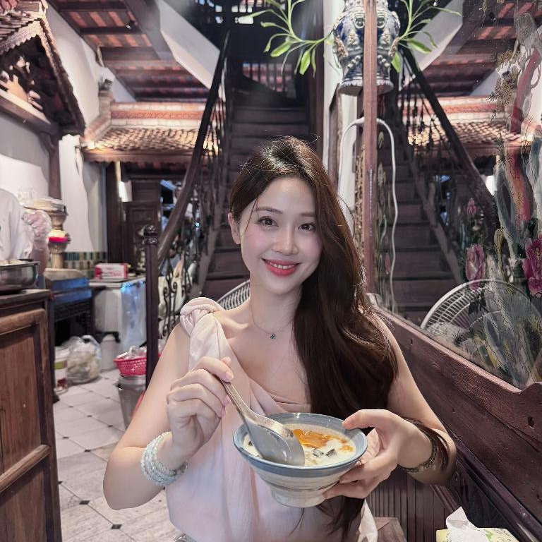 Áo kiểu nữ voan xoắn lệch vai thắt nơ eo tiểu thư, Áo trễ vai thanh lịch dạo phố mùa thu