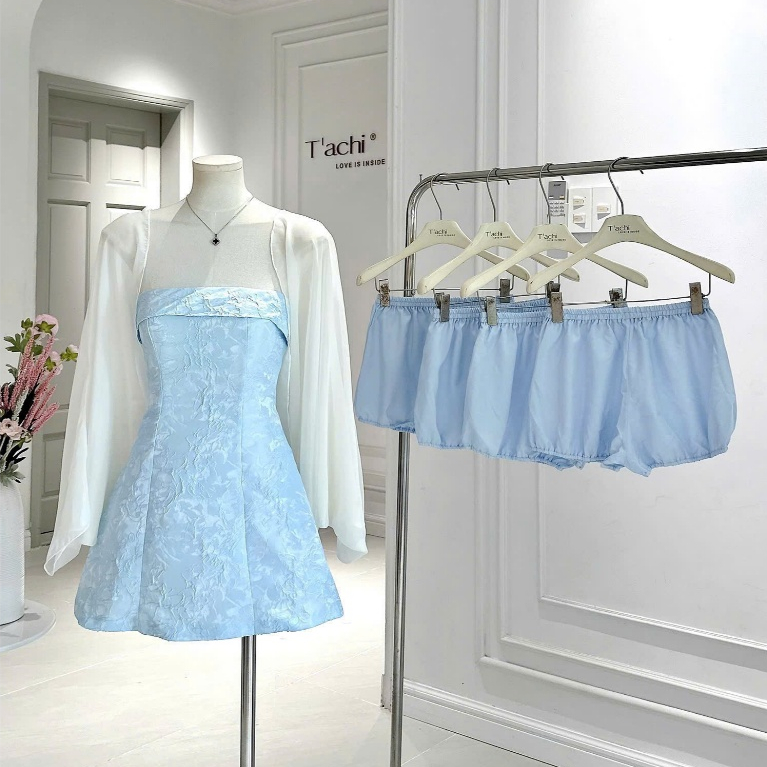 Váy cúp ngực thêu hoa màu xanh tiffany phối áo khoác tơ nhẹ nhàng xinh xắn đi chơi dạo phố Mochi Trend