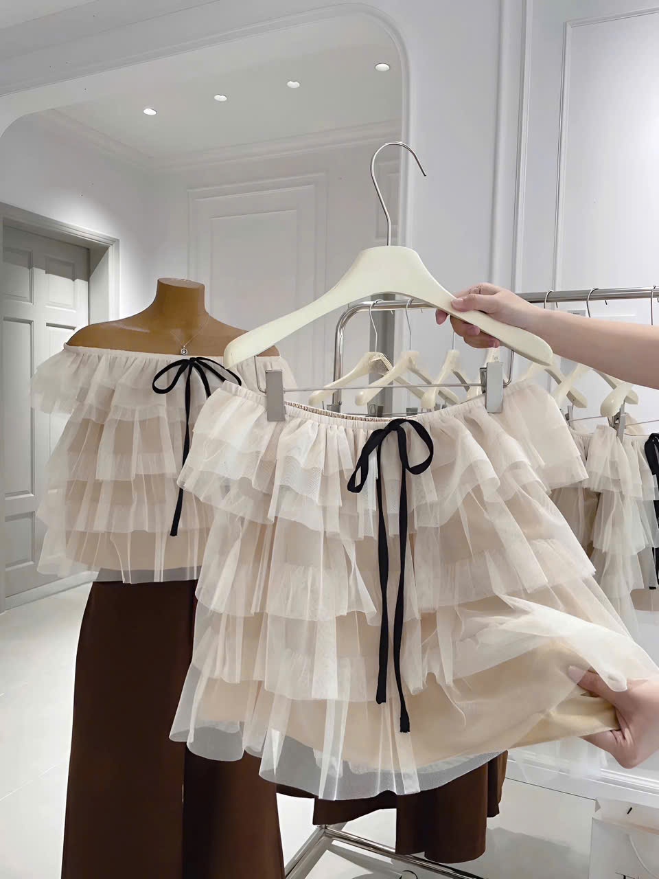 Áo nữ hotrend trễ vai babydoll voan lưới nhiều tầng thiết kế độc đáo chất liệu voan lưới nhẹ nhàng thoáng mát phù hợp mọ