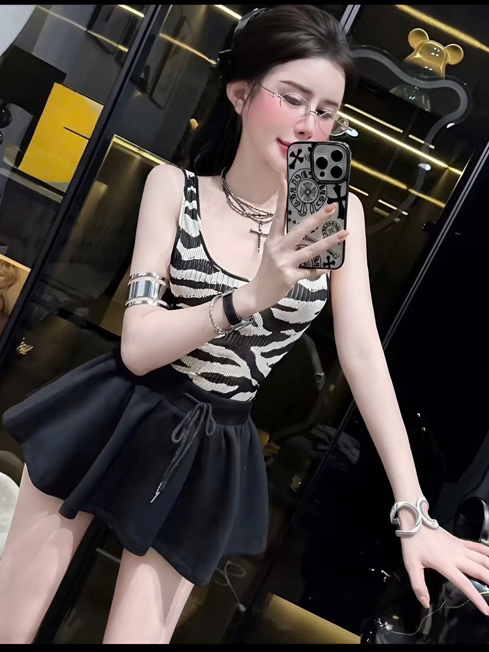 Sét đồ nữ hotrend áo bodysuit vằn ngựa khoét lỗ mix chân váy xòe chất liệu thun mềm mại và mango phong cách hiện đại