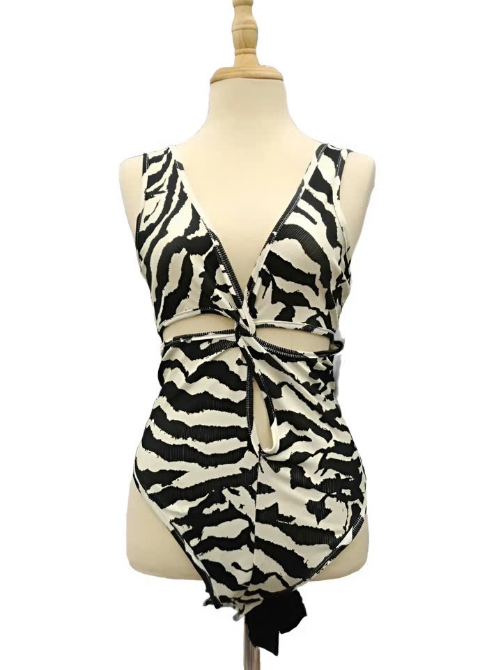 Sét đồ nữ hotrend áo bodysuit vằn ngựa khoét lỗ mix chân váy xòe chất liệu thun mềm mại và mango phong cách hiện đại