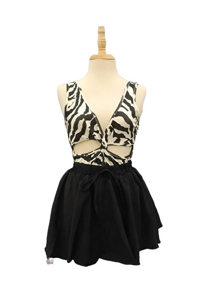 Sét đồ nữ hotrend áo bodysuit vằn ngựa khoét lỗ mix chân váy xòe chất liệu thun mềm mại và mango phong cách hiện đại