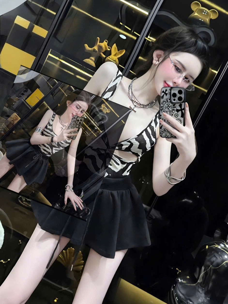 Sét đồ nữ hotrend áo bodysuit vằn ngựa khoét lỗ mix chân váy xòe chất liệu thun mềm mại và mango phong cách hiện đại
