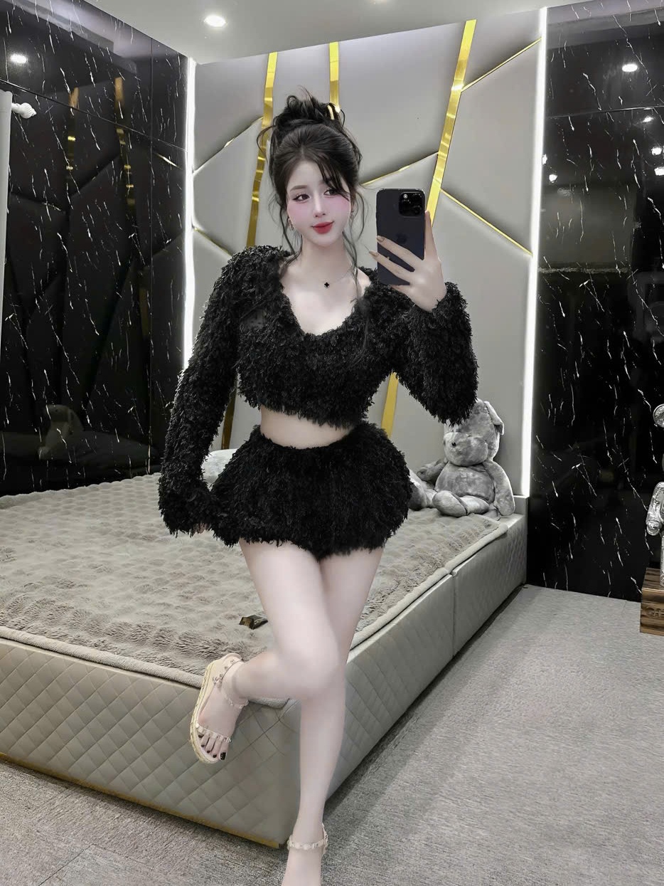Sét nữ mùa giáng sinh áo lông tay dài cổ tim mix quần bí siu hách dáng chất liệu lông ngỗng mềm mại ấm áp thời trang mới