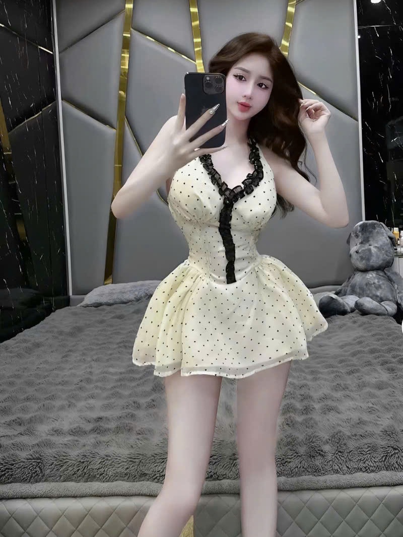 Đầm Yếm Tơ Chấm Bi Xếp Li Eo Dáng Xoè Dây Peplum Kèm Quần Bảo Hộ Chất Liệu Tơ Nến Mềm Mại Thoải Mái