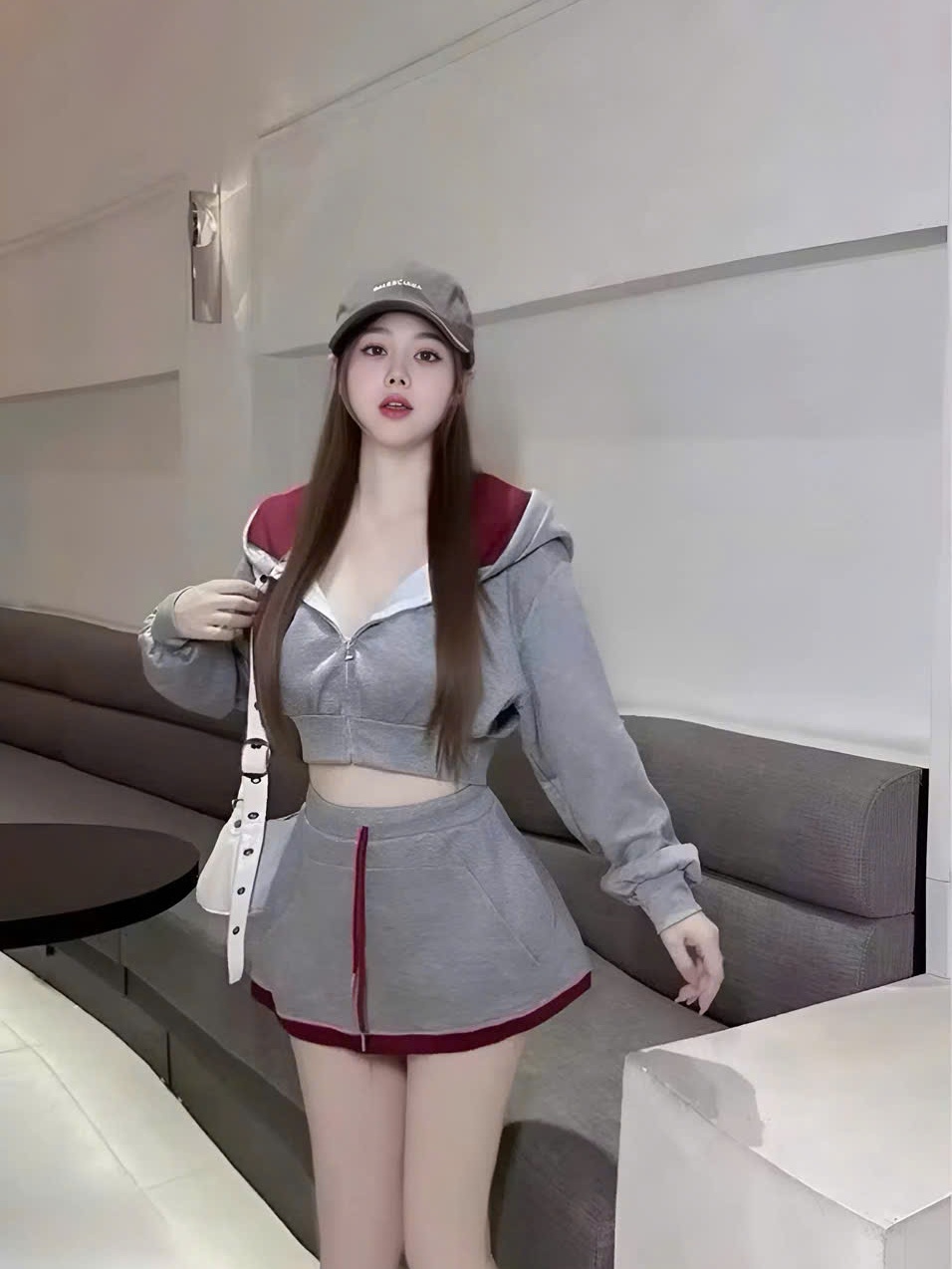 Sét bộ nĩ hoodie croptop phối viền kèm chân váy_dáng thể thao đi chơi dạo phố chất liệu da cá thoải mái và mát mẻ