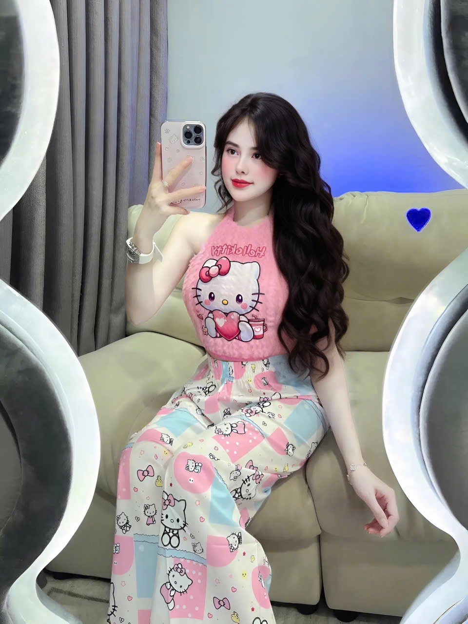 Sét nữ hotrend quần suông ống rộng hoạ tiết lụa áo lông in Hellokitty cổ yếm có mút và lót thời trang thoải mái