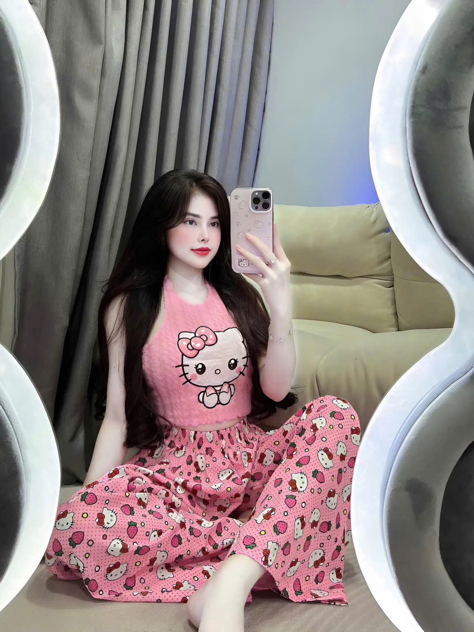 Sét nữ hotrend quần suông ống rộng hoạ tiết lụa áo lông in Hellokitty cổ yếm có mút và lót thời trang thoải mái