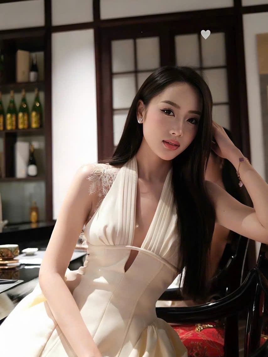 Đầm nữ cổ yếm xếp li mango phối ren thiêu hoạ tiết kèm quần bảo hộ thiết kế độc đáo thanh lịch và nữ tính