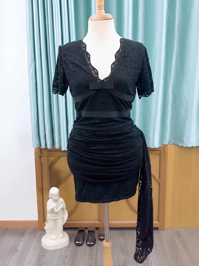 Sét bộ ren nữ thiết kế áo cổ chữ V đính nơ tay ngắn chân váy ôm body tà bèo chất liệu ren hoạ tiết hoa co giãn thoải mái