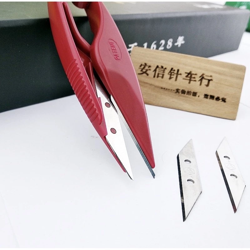 Kéo bấm đỏ (tặng kèm lưỡi kéo để thay thế) (26052)