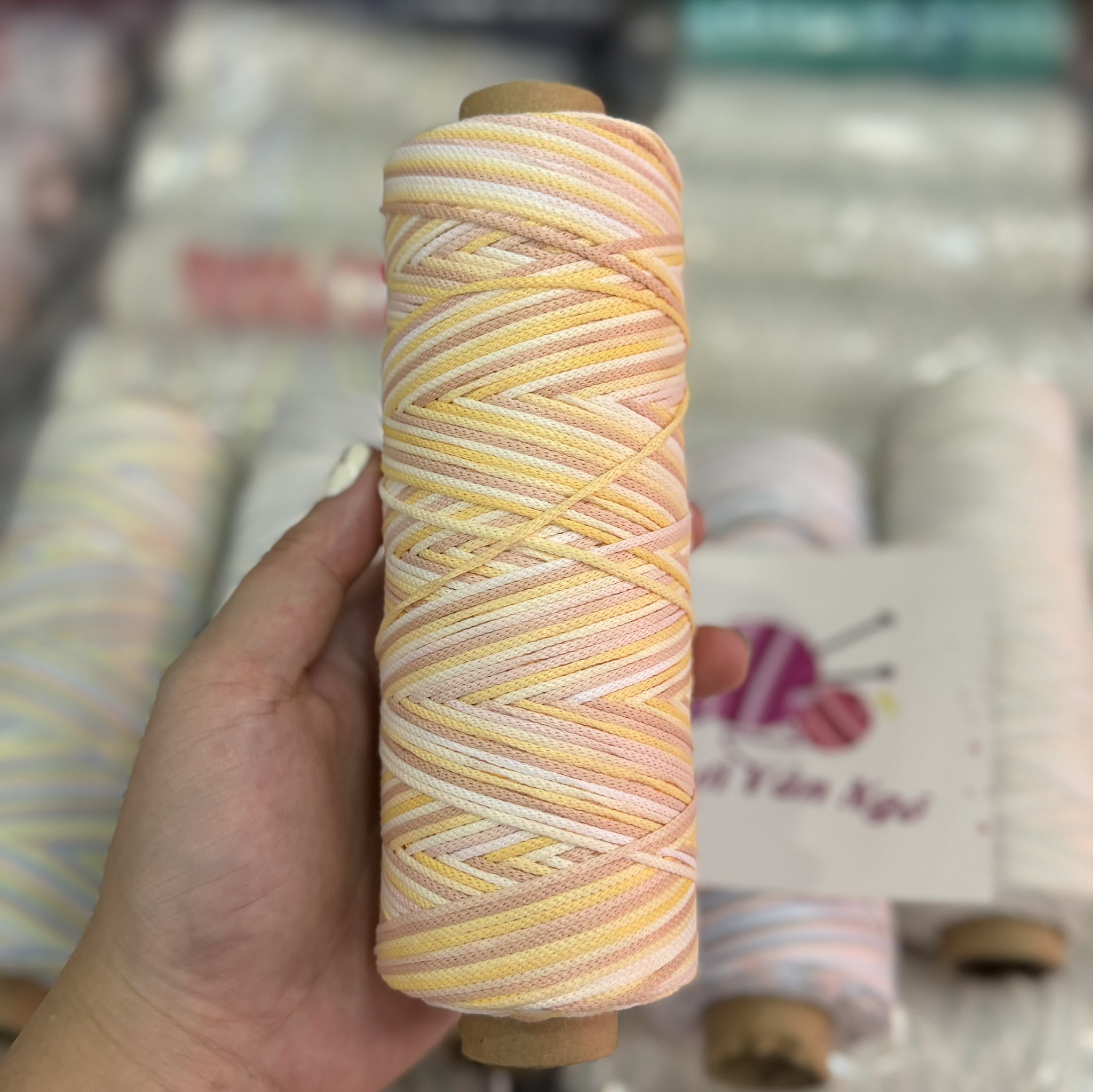 Sợi dệt màu Ombre Craftyarn VN (cuộn 125gr ko tính lõi) (26267)