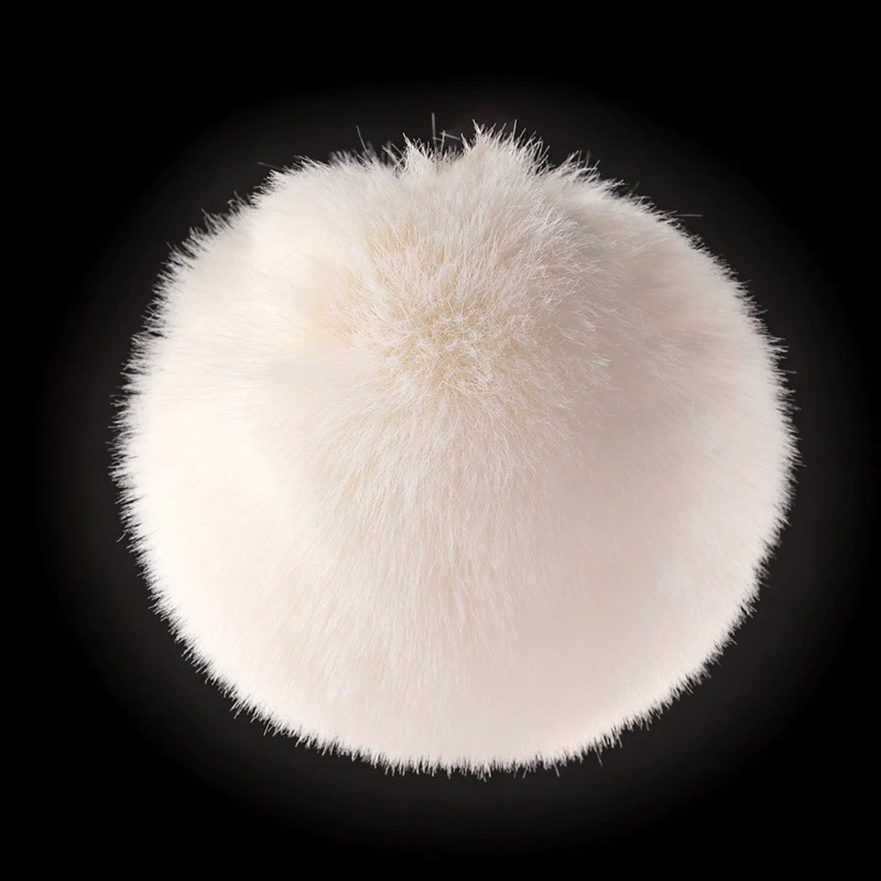 Cục bông gắn chóp mũ hoặc trang trí túi xách