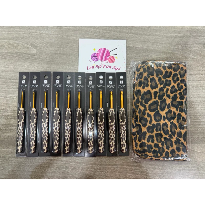 Bộ 10 kim móc Clover hoạ tiết da beo kèm ví đựng (26253)