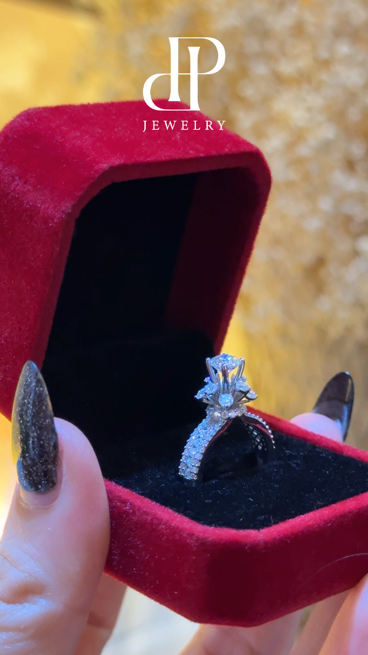 HPJ Hoa Ngọc - FULL MOISSANITE viên chủ 5.4 li rực rỡ và nở rộ - SRE080