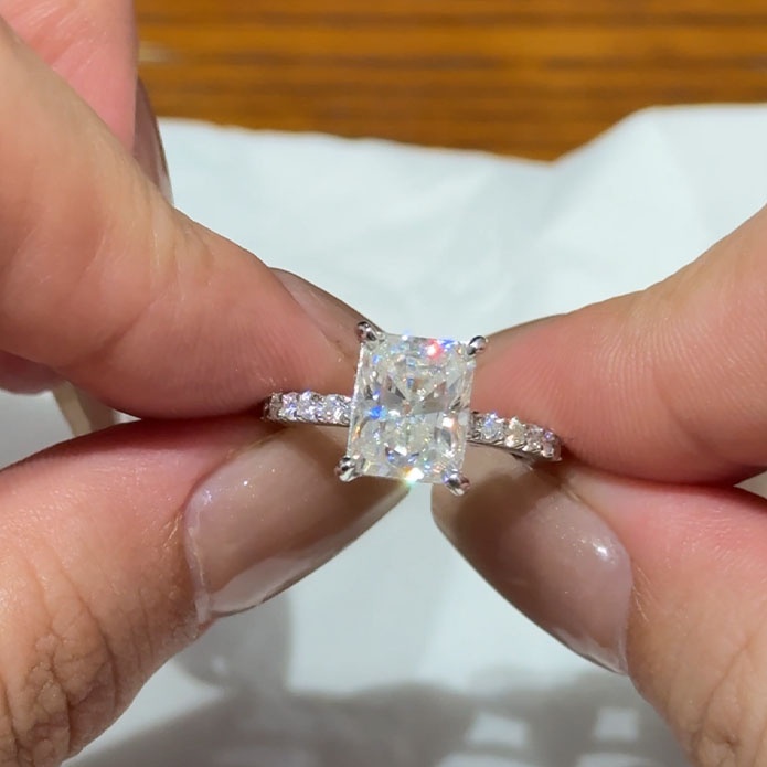 HPJ PHONG CÁCH FULL MOISSANITE Viên Chủ Radiant 7*9 - SRE013