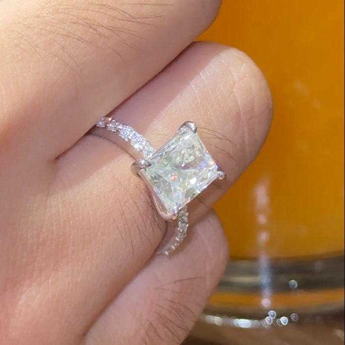 HPJ PHONG CÁCH FULL MOISSANITE Viên Chủ Radiant 7*9 - SRE013