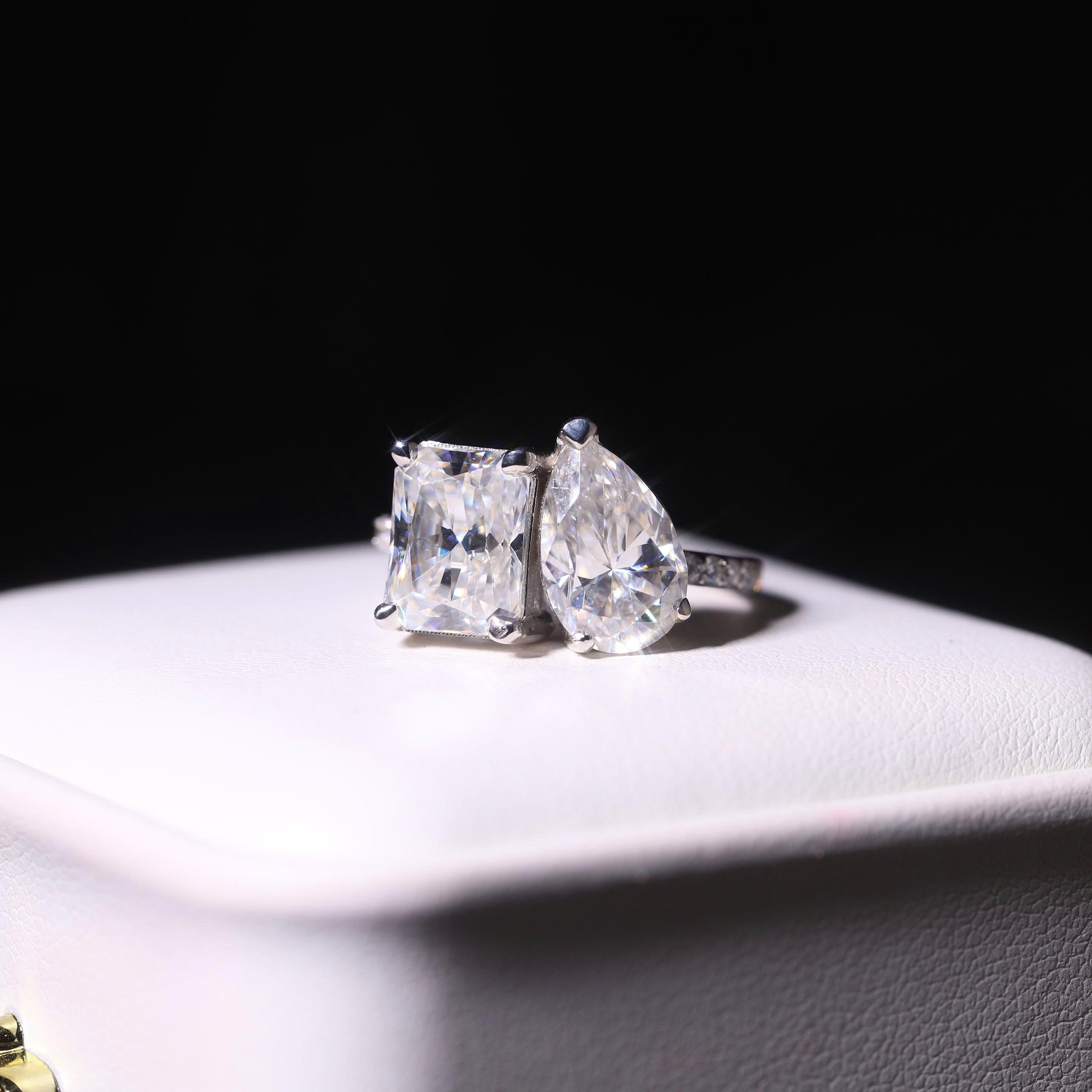 Nhẫn Hai Viên Chủ - Toi Ét Moi Ring FULL MOISSANITE - SRE401