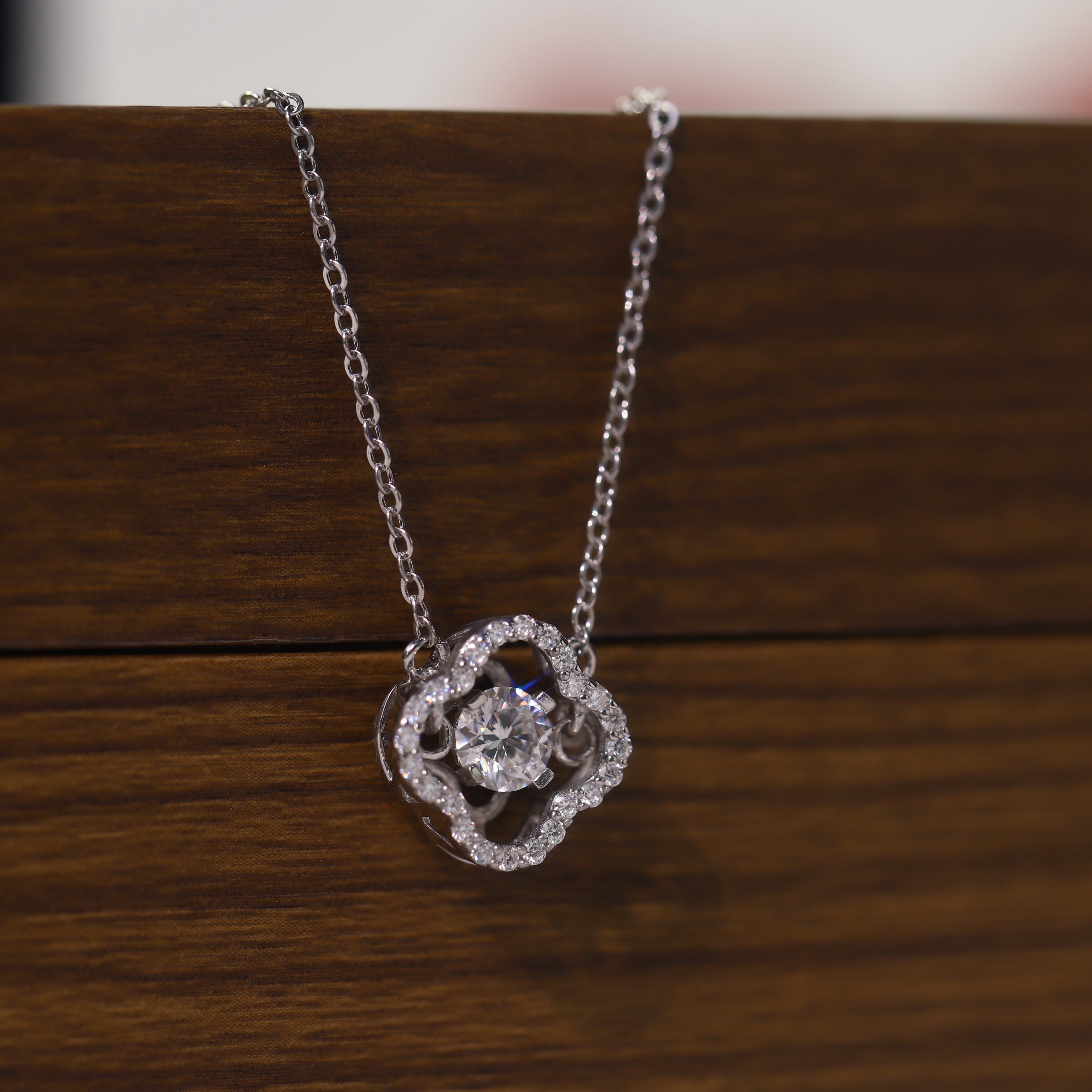 Dây Chuyền Đá Nhảy FULL MOISSANITE Viên Chủ 5 Li - SNE131V1