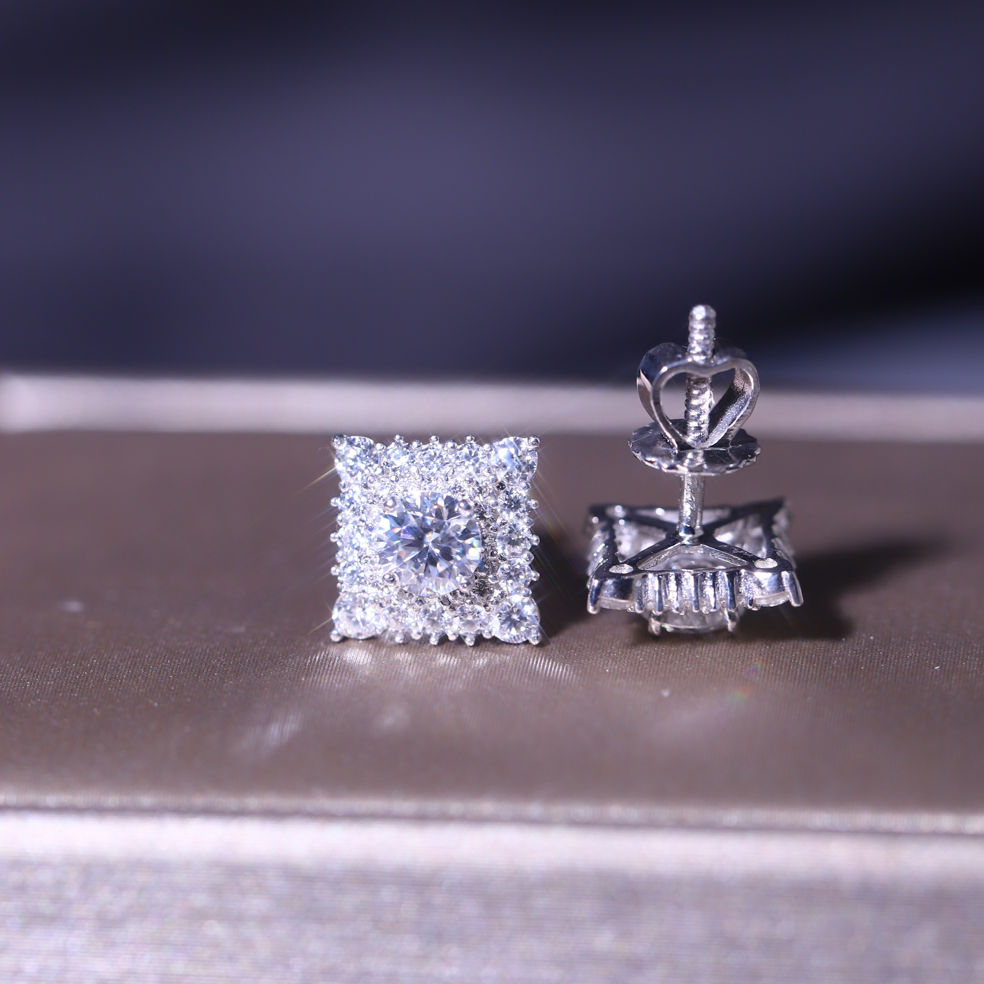 Bông tai Halo vuông FULL MOISSANITE viên chủ 4.5li - SEE021
