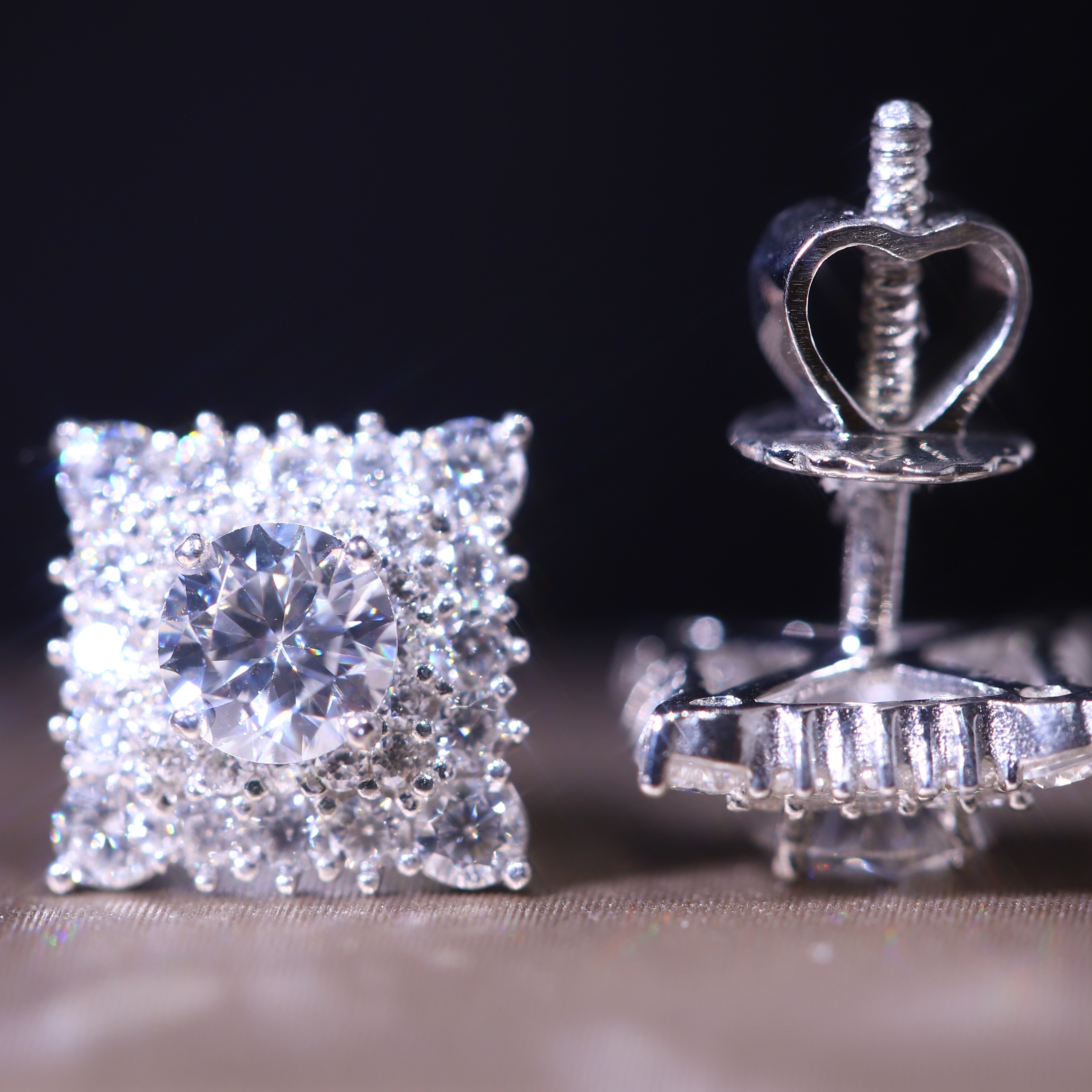 Bông tai Halo vuông FULL MOISSANITE viên chủ 4.5li - SEE021