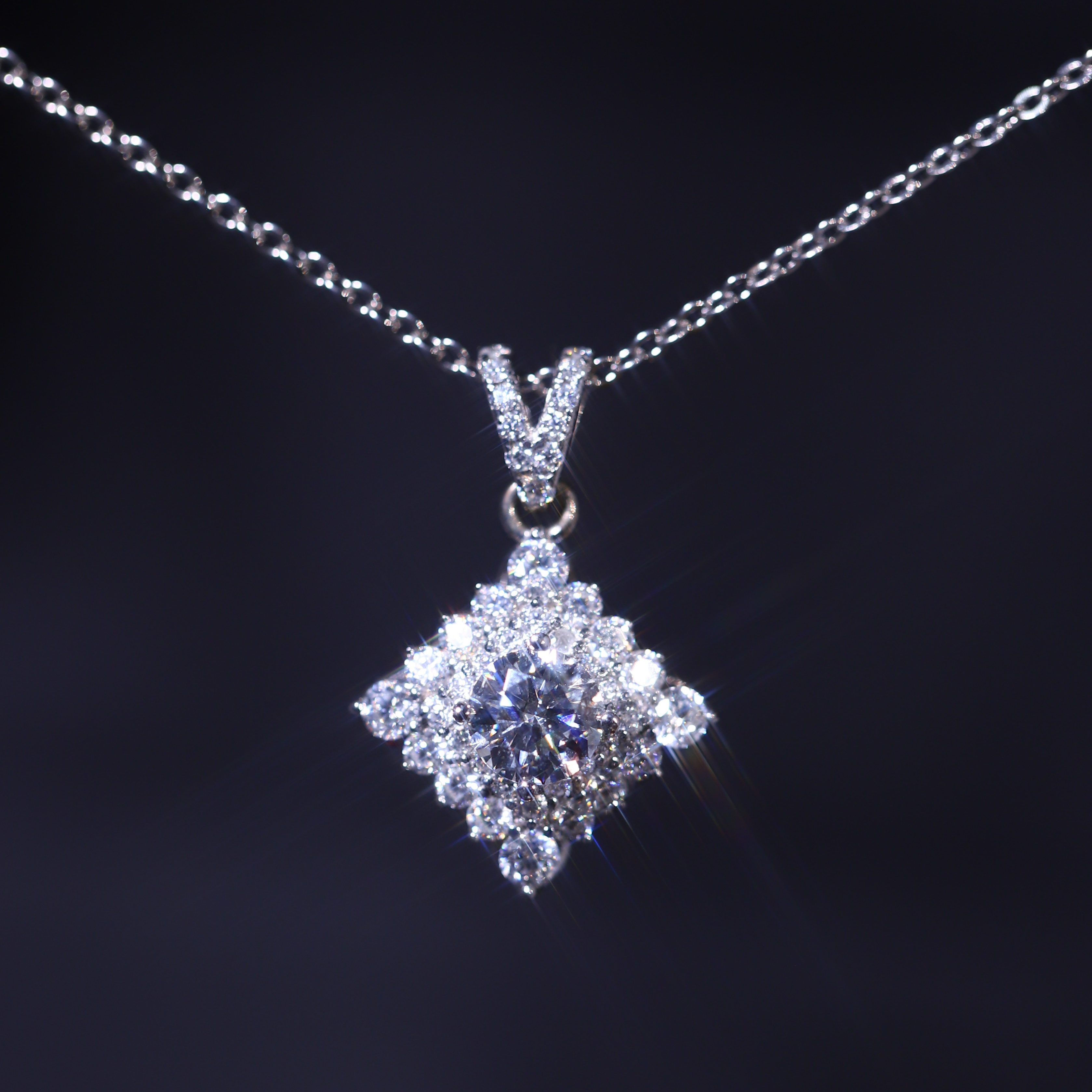 Mặt Dây chuyền Mặt Thoi Viên chủ 5.4li FULL MOISSANITE - Không kèm dây Spe021
