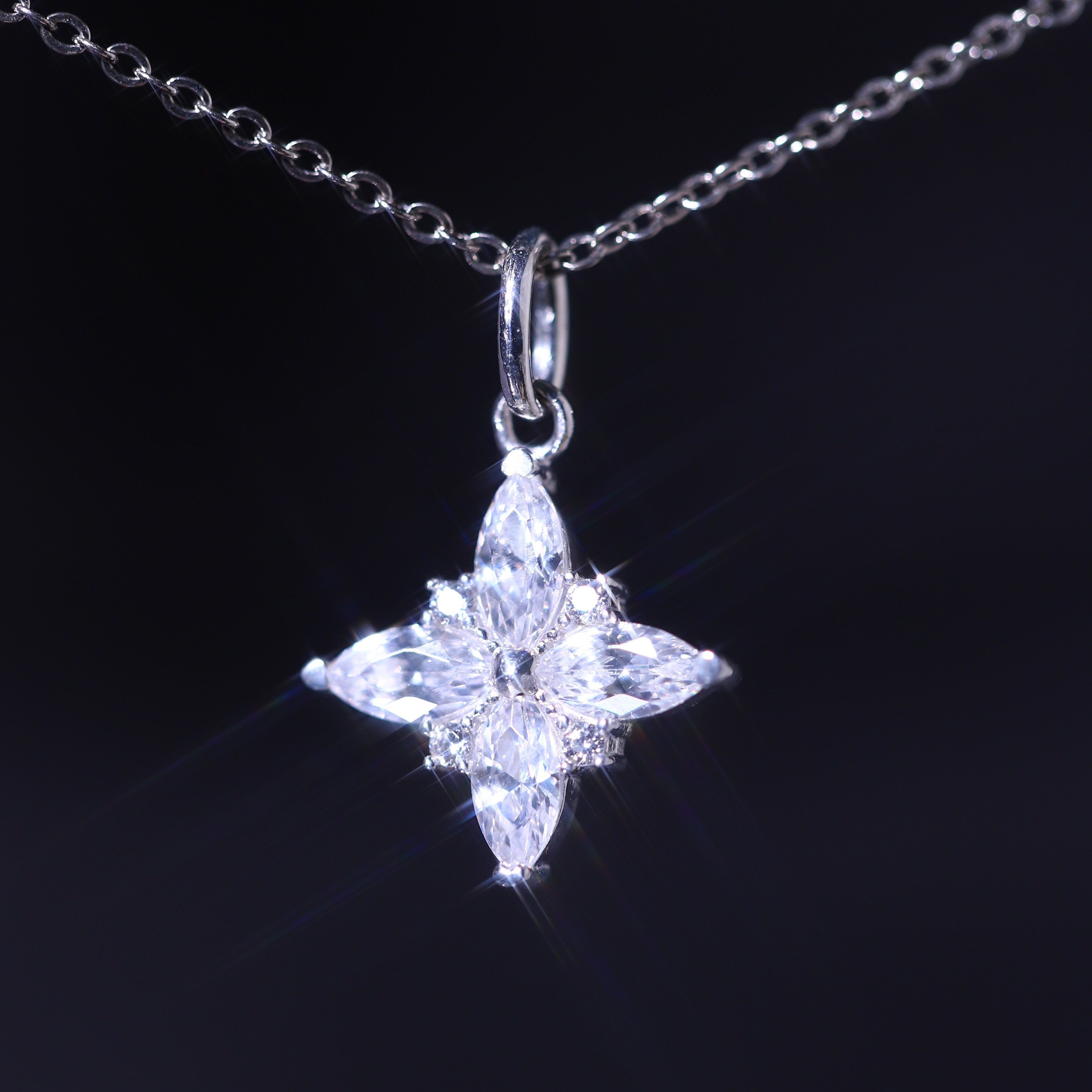 Mặt Dây Hoa Bốn Cánh Full MOISSANITE - SPE043