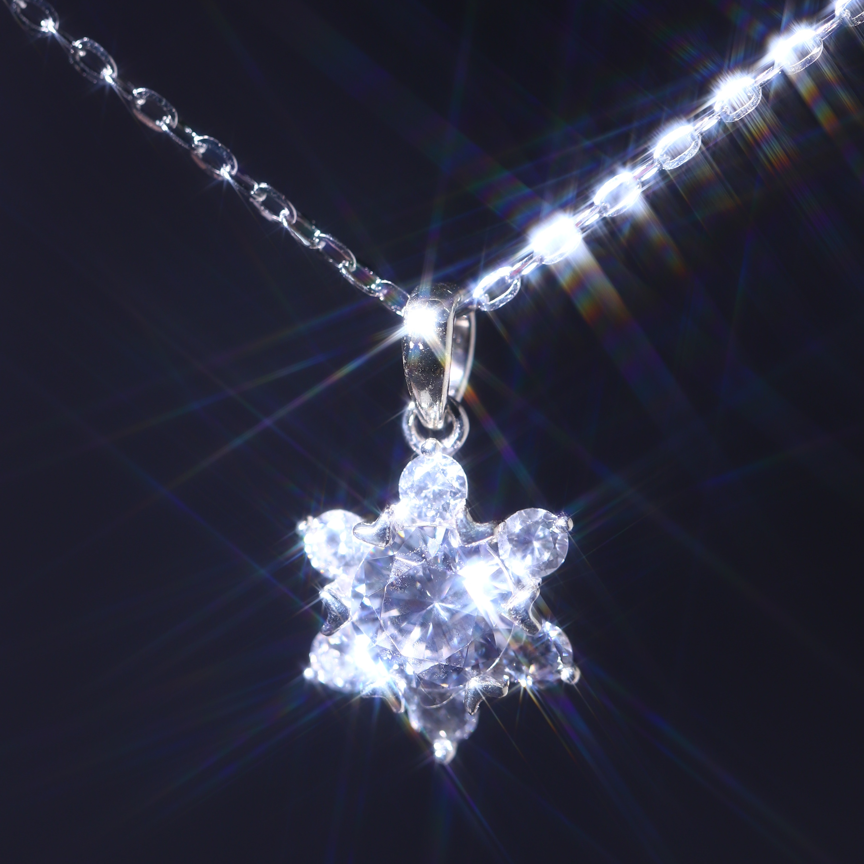 Mặt Dây Hoa 5 Cánh FULL MOISSANITE Viên Chủ 6.5Li - SPE196
