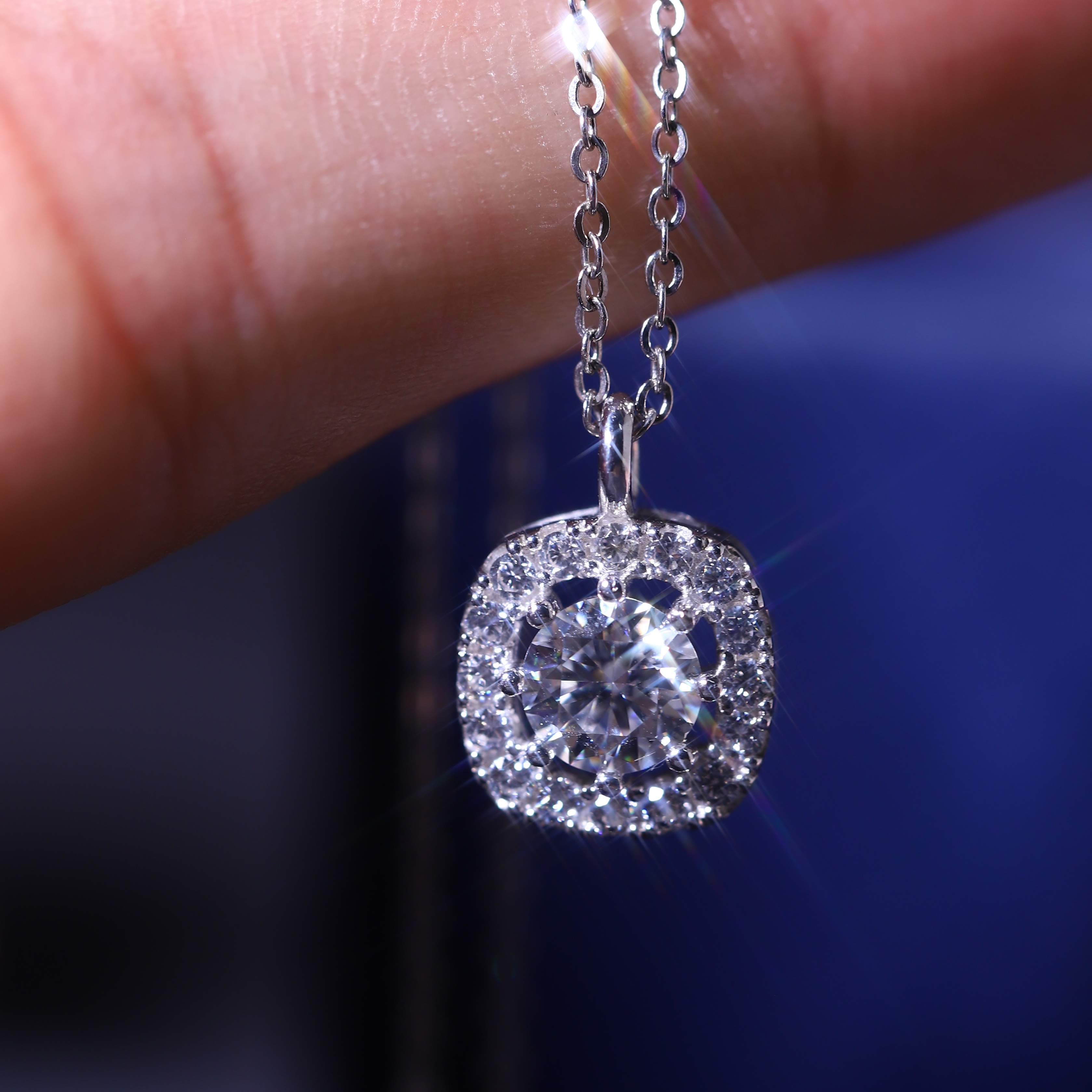 Dây Chuyền HALO Vuông FULL MOISSANITE Viên Chủ 6.Li - SNE197