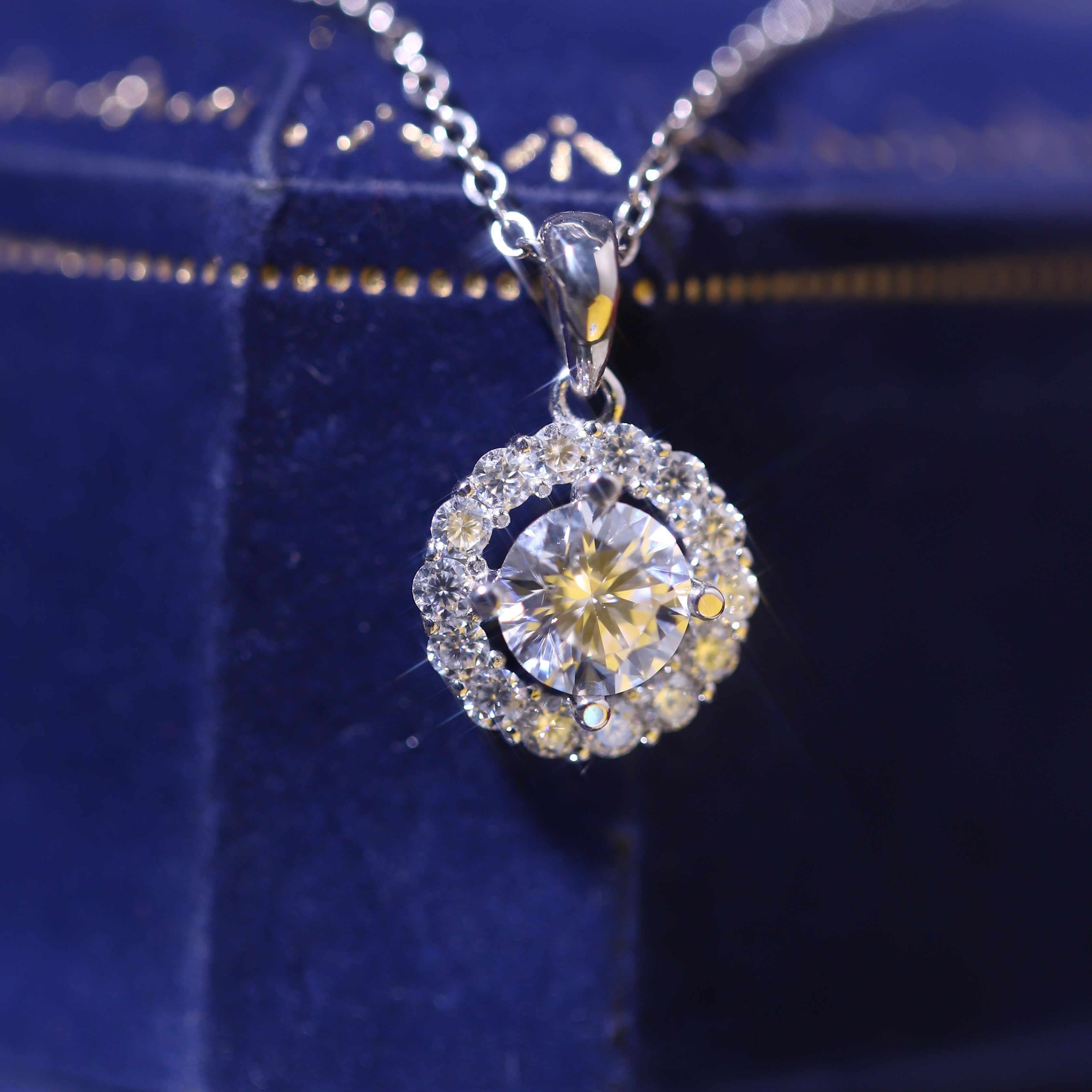 Mặt Dây HALO Tròn FULL MOISSANITE Viên Chủ 6Li - SPE211