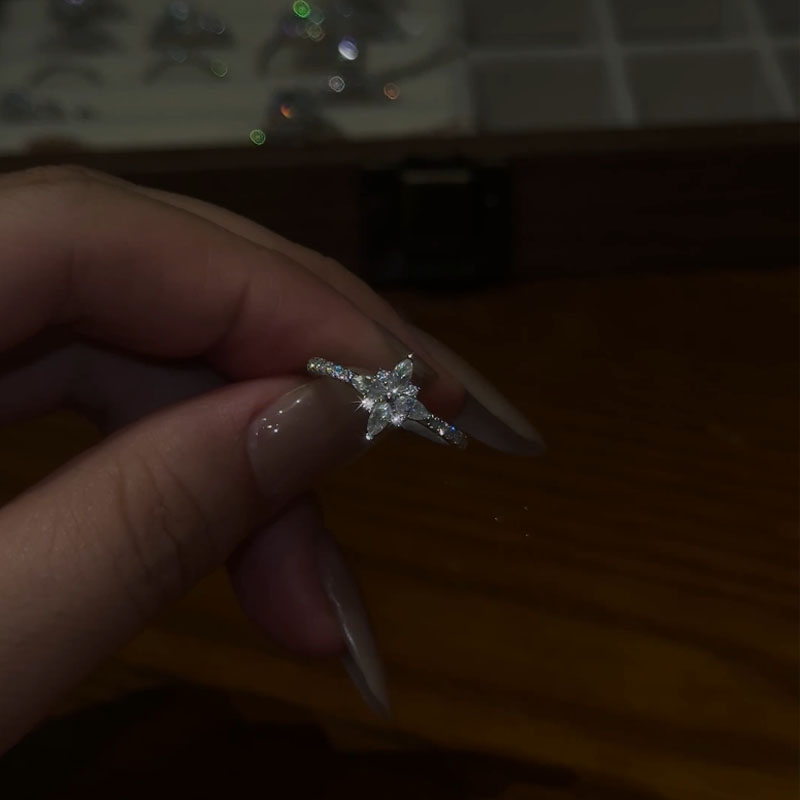 HPJ HOA 4 CÁNH FULL MOISSANITE - SRE043
