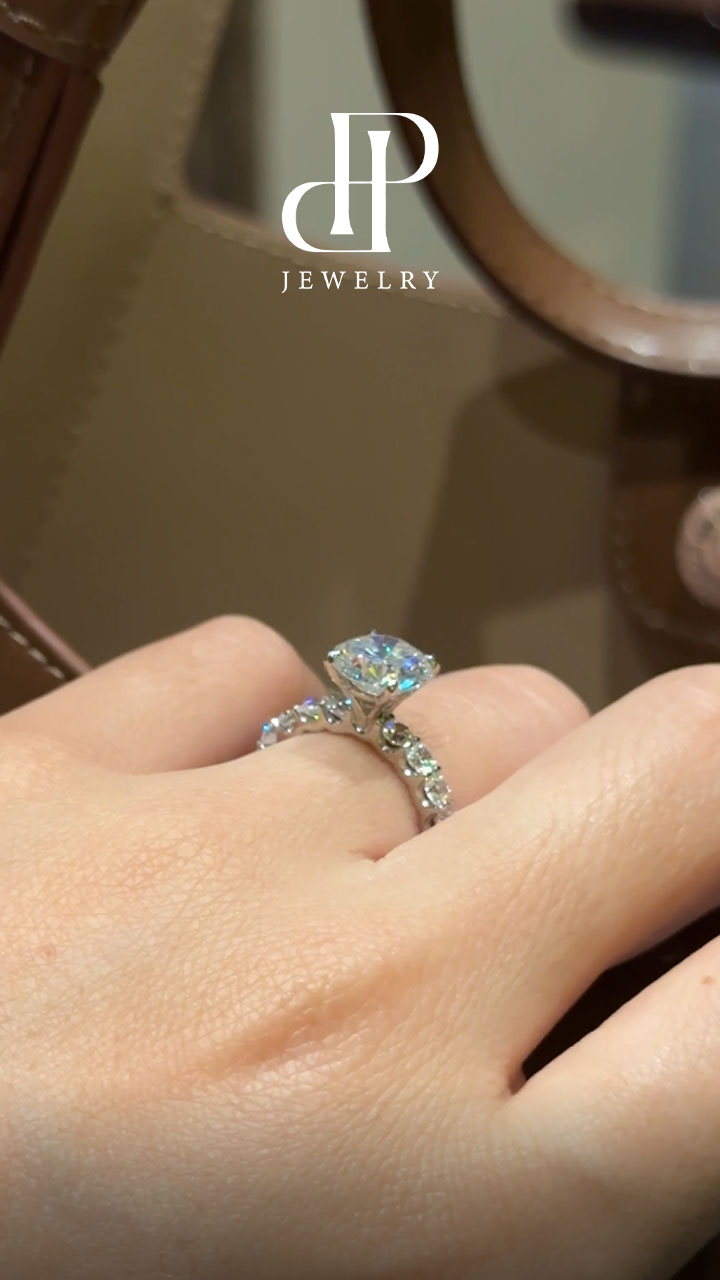 NHẪN FULL MOISSANITE VIÊN CHỦ 9 Ly  – TUYỆT TÁC DÀNH CHO NHỮNG QUÝ CÔ YÊU SỰ TỎA SÁNG - SRE201