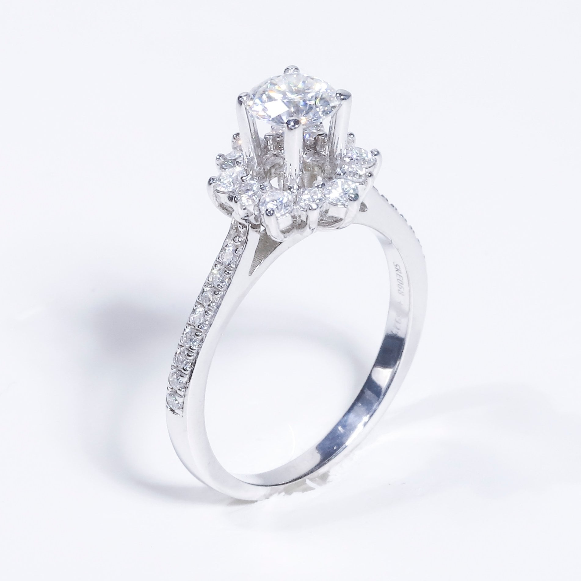 Nhẫn nữ Halo hoa sre068 ổ 5,4mm