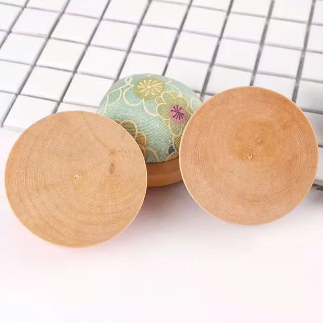 Gối Cắm Kim đế gỗ chắc chắn, màu ngẫu nhiên